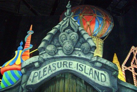 Disney-Pinocchio-Pleasure-Island